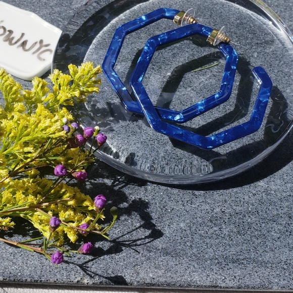 New Baublebar Blue Marble big Hoop resin earrings - Picture 5 of 8